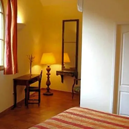 Отель Le Clos Des Arts