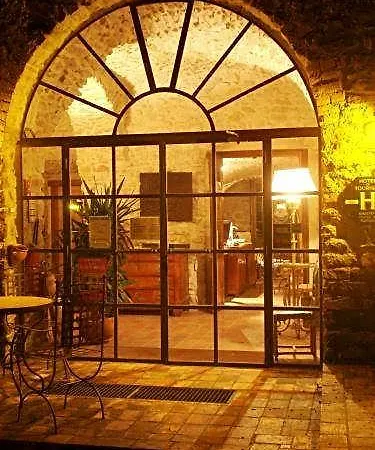 Le Clos Des Arts Отель