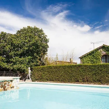 Отель Le Clos Des Arts Les Mages