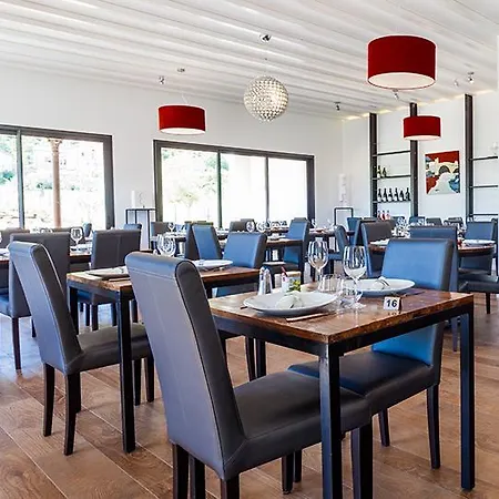 Le Clos Des Arts 3*